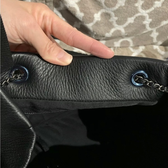 Chanel Gabrielle Chevron Bucket Handbag - Picture 4 of 10